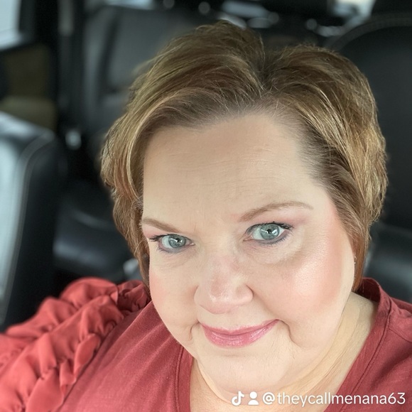 Meet your Posher, Lisa - Picture 2 of 3